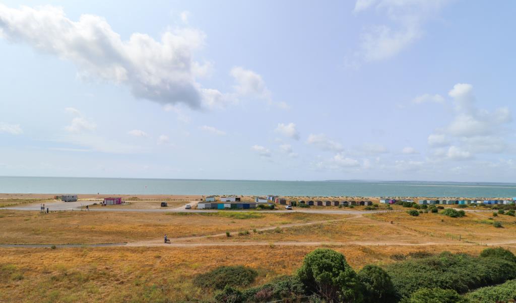 Lot: 126 - TWO-BEDROOM TOP FLOOR FLAT WITH UNINTERRUPTED SEA VIEWS - View from the balcony looking out to The Solent